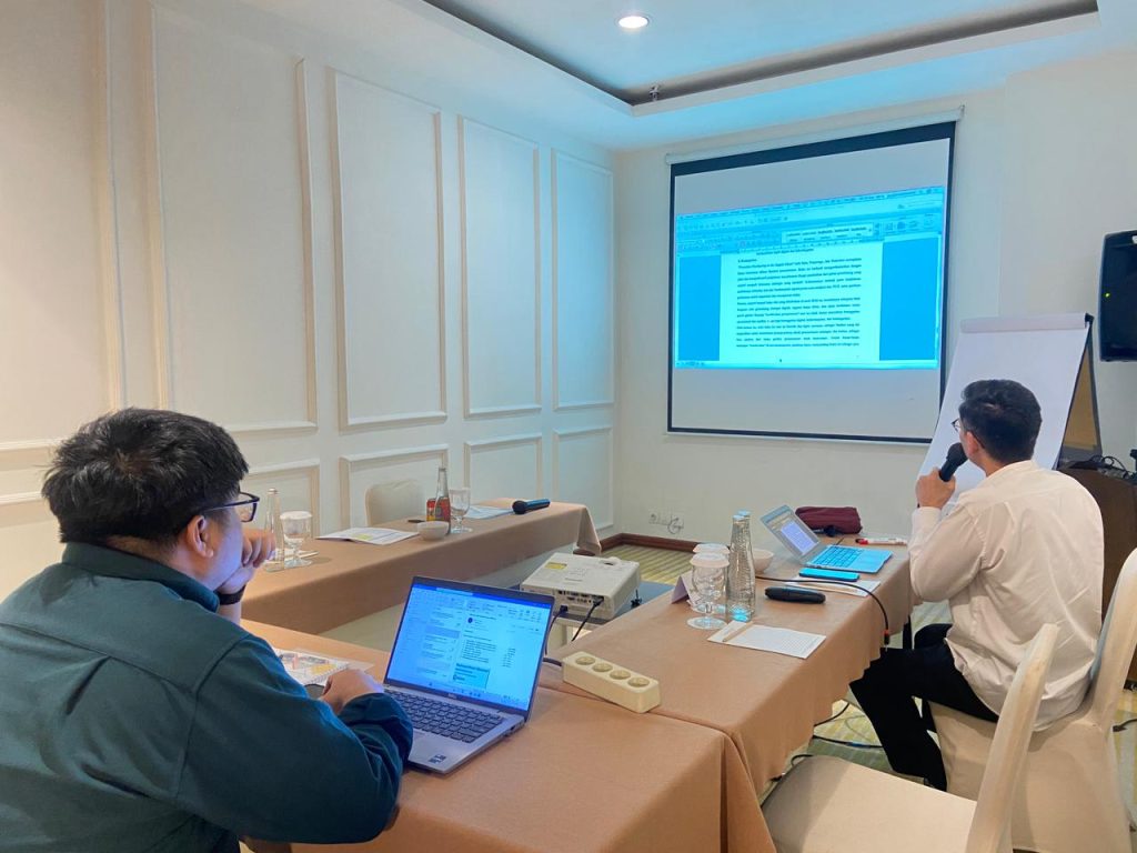 Suasana kegiatan training supply chain dan manajemen vendor di Hotel Kampi Tunjungan Surabaya.