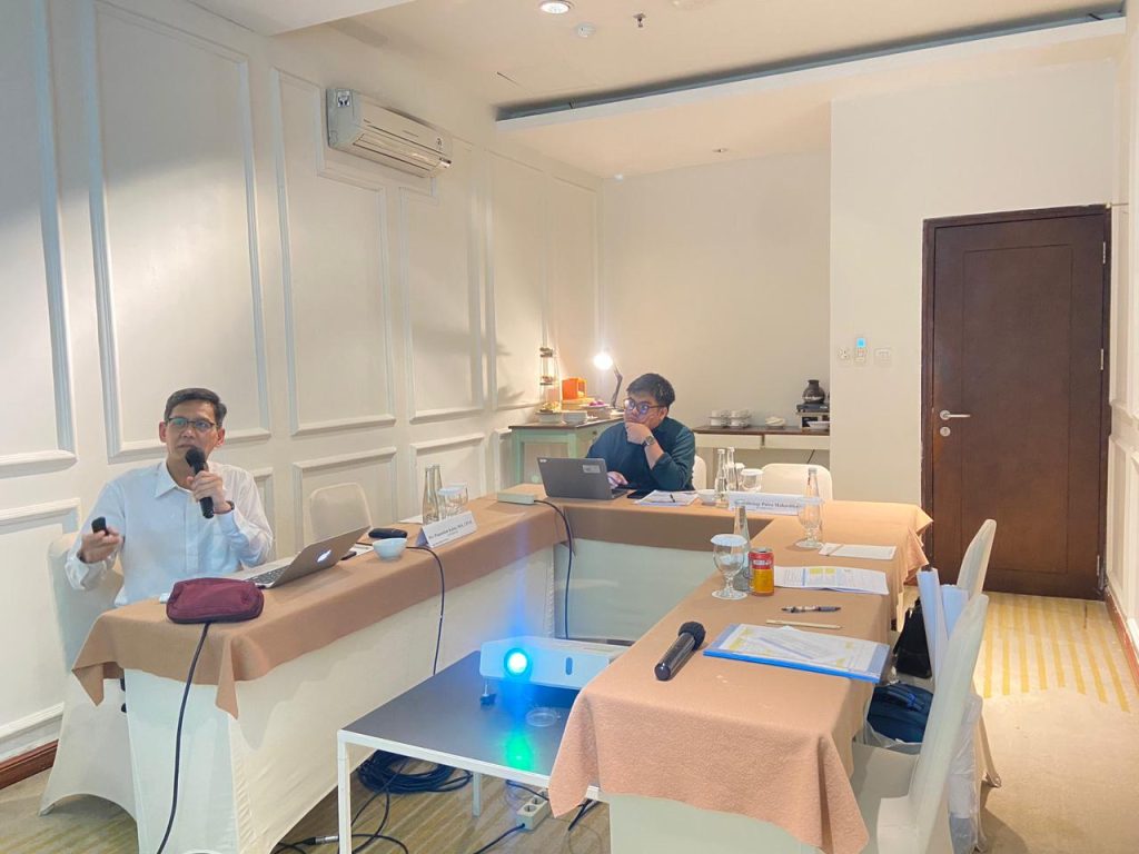 Suasana kegiatan training supply chain dan manajemen vendor di Hotel Kampi Tunjungan Surabaya.