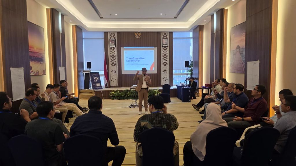 Suasana interaktif peserta Pelatihan Kepemimpinan Transformasional PT Badak NGL di Batam.