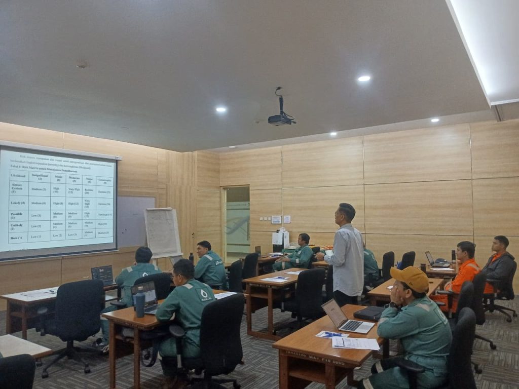 Suasana kelas pelatihan Masa Persiapan Pensiun PT badakk ngl oleh PT Surabaya Teknika Cipta Konsultan